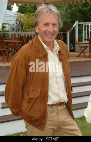 Derek Bell MBE, Britische Sportwagen Rennfahrer, Festival der Geschwindigkeit, Goodwood, England, Großbritannien 2004 Stockfoto