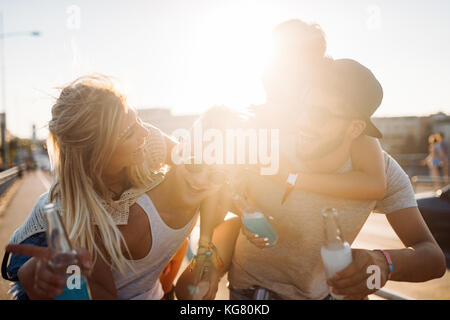 Gruppe von jungen gerne Freunde Spaß Zeit Stockfoto