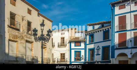 Gebäude auf dem Marktplatz in der alten Stadt von Xativa (jativa), Valencia, Spanien Stockfoto