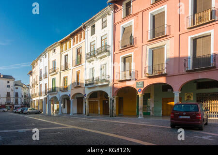 Gebäude auf dem Marktplatz in der alten Stadt von Xativa (jativa), Valencia, Spanien Stockfoto