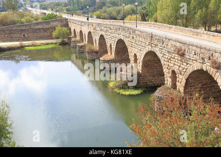 Puente Romano, Römische Brücke, Rio Guadiana, Mérida, Extremadura, Spanien Stockfoto