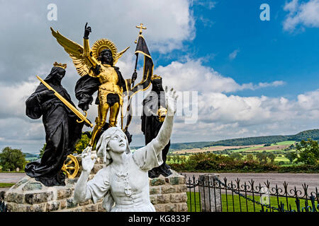 Domremy-la-Pucelle (Frankreich, Lothringen): Geburtsort von Joan d'Arc; Gedenkstätte und Kirche Stockfoto