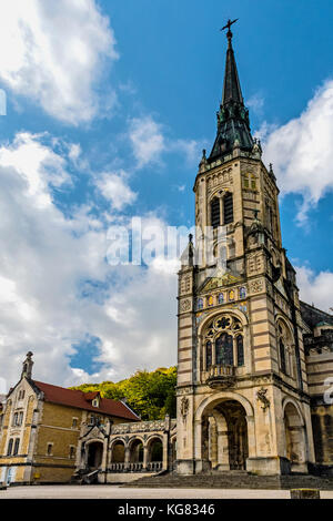 Domremy-la-Pucelle (Frankreich, Lothringen): Geburtsort von Joan d'Arc; Gedenkstätte und Kirche Stockfoto