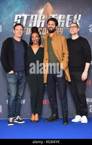 (Von links nach rechts) Jason Isaacs, Sonequa Martin-Green, Shazad Latif und Aaron Harberts bei einer Star Trek: Discovery Fan-Vorführung im Millbank Tower in London. Stockfoto