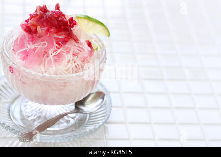 Hausgemachte faloodeh, traditionelle iranische kaltes Dessert Stockfoto