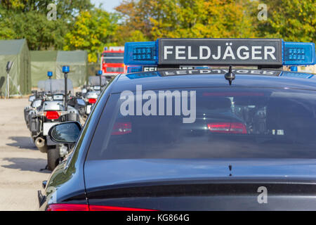 Blue Light Bar von einem zivilen Feldjaeger, Militär Polizei Auto Stockfoto