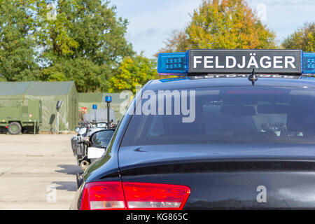 Blue Light Bar von einem zivilen Feldjaeger, Militär Polizei Auto Stockfoto