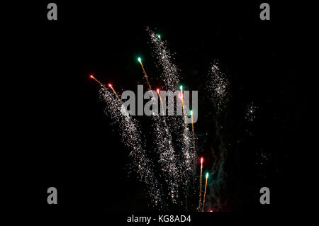 Wickford, Essex, Großbritannien. 4 Nov, 2017. Feuerwerk und Lagerfeuer Credit: Ben Rektor/Alamy leben Nachrichten Stockfoto