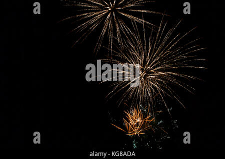 Wickford, Essex, Großbritannien. 4 Nov, 2017. Feuerwerk und Lagerfeuer Credit: Ben Rektor/Alamy leben Nachrichten Stockfoto