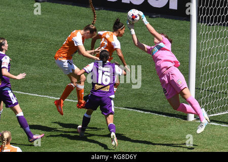 Brisbane, Queensland, Australien. 5 Nov, 2017. Während der Runde zwei W-Liga Match zwischen dem Brisbane Roar und der Perth Glory am Suncorp Stadium am 5. November 2017 in Brisbane, Australien. Credit: Albert Perez/ZUMA Draht/Alamy leben Nachrichten Stockfoto