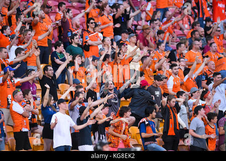 Brisbane, Queensland, Australien. 5 Nov, 2017. Brisbane Roar Fans zeigen ihre Unterstützung während der Runde fünf Hyundai A-League Match zwischen dem Brisbane Roar und der Central Coast Mariners am Suncorp Stadium am 5. November 2017 in Brisbane, Australien. Credit: Albert Perez/ZUMA Draht/Alamy leben Nachrichten Stockfoto