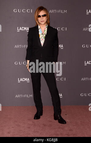 Los ANGELES, CA - 04. NOVEMBER: Yoshiki bei der LACMA Art + Film Gala 2017 Mit Auszeichnung für Mark Bradford Und George Lucas bei LACMA am 4. November 2017 in Los Angeles, Kalifornien. Kredit: David Edwards/MediaPunch Stockfoto