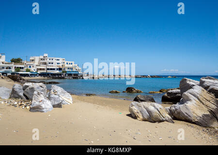 Strand von dem kleinen Fischerdorf Apollonas, Nordseite der Insel Naxos, Kykladen, Ägäis, Griechenland Stockfoto