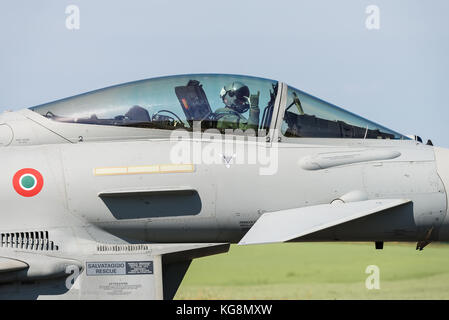 Ein Eurofighter Typhoon Kampfjets der 4º Stormo Geschwader der Italienischen Luftwaffe. Stockfoto