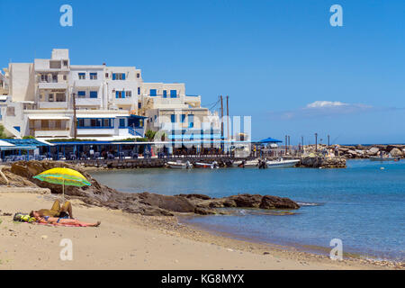 Strand von dem kleinen Fischerdorf Apollonas, Nordseite der Insel Naxos, Kykladen, Ägäis, Griechenland Stockfoto