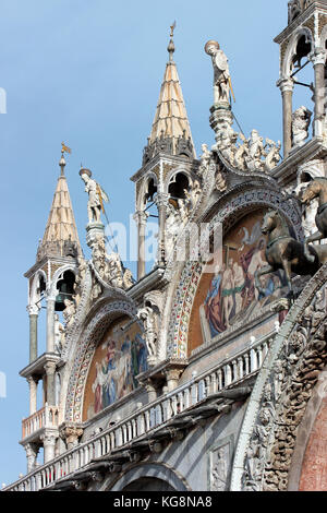 Detail der Fassade der St. Mark's Church in Venedig Stockfoto