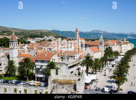 Die Strandpromenade von Trogir - Dalmatien, Kroatien Stockfoto