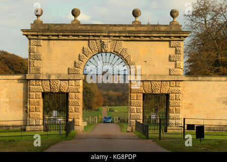 Eingang zu Studley Royal Deer Park, Ripon, North Yorkshire, England, UK. Stockfoto