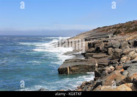 Die flachen Felsen entlang der Küste, abfallend ins Meer, dass Flatrock geben, Neufundland Labrador seinen Namen. Stockfoto