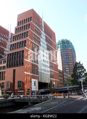 Skyline von Den Haag mit Hochhäusern rund um den Hauptbahnhof, einschließlich Hoftoren, Den Haag, Niederlande Stockfoto