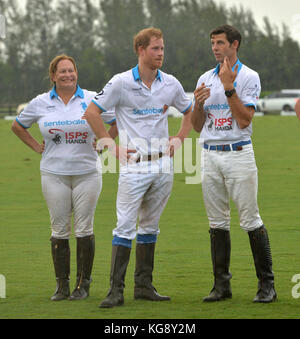 Wellington, FL - 04. MAI: Prinz Harry wurde während der Preisverleihung im Sentebale Royal Salute Polo Cup am 4. Mai 2016 in Wellington, Florida, gesehen. Übertragungsref: FLXX Credit; Hoo-me.com Stockfoto