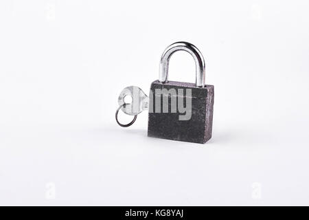 Alte Schloss mit silbernen Schlüssel. Stockfoto