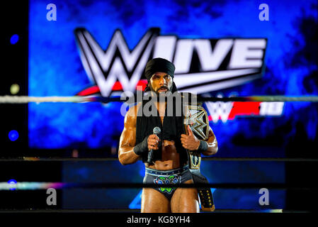 BARCELONA-NOV 4: The Wrestler Jinder Mahal in Aktion bei WWE Live auf der Palau Sant Jordi am 4. November 2017 in Barcelona, Spanien. Stockfoto