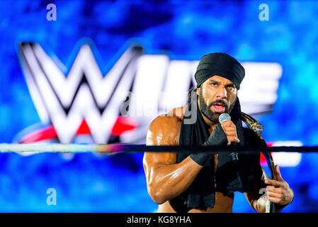 BARCELONA-NOV 4: The Wrestler Jinder Mahal in Aktion bei WWE Live auf der Palau Sant Jordi am 4. November 2017 in Barcelona, Spanien. Stockfoto