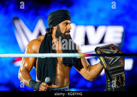 BARCELONA-NOV 4: The Wrestler Jinder Mahal in Aktion bei WWE Live auf der Palau Sant Jordi am 4. November 2017 in Barcelona, Spanien. Stockfoto