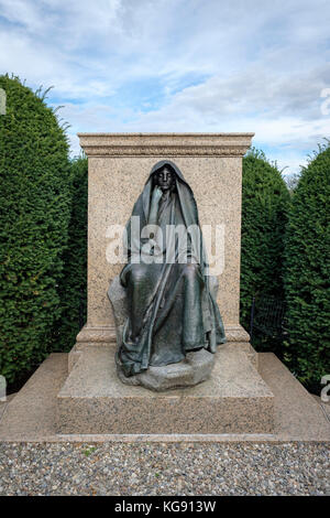 Die Adams Memorial, Bronze Skulptur, amerikanische Künstlerin Augustus Saint-Gaudens, im Rock Creek Cemetery in Washington, DC, Vereinigte Staaten von Amerika, USA Stockfoto