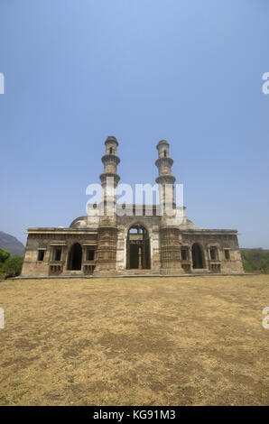 Außenansicht von Kevada Masjid (Moschee), hat Minarette, Globenartige Kuppeln und schmale Treppen. Erbaut in Champaner während der Zeit von Mahmud Begada, UNESCO PR Stockfoto