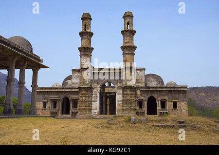 Außenansicht von Kevada Masjid (Moschee), hat Minarette, Globus wie Kuppeln und enge Treppen, während der Zeit von Mahmud Begada gebaut. UNESCO-geschützten Champ Stockfoto