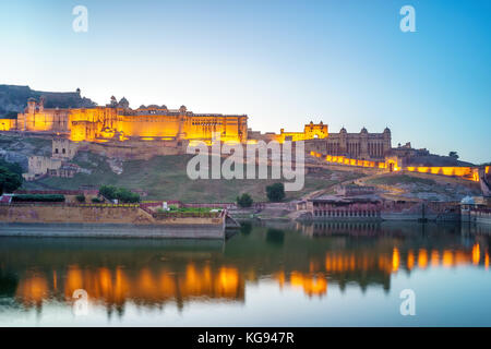 Nacht Blick auf Fort Amber in Jaipur, Rajasthan, Indien Stockfoto