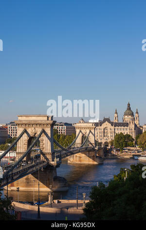 Kettenbrücke (Szechenyi Lanchid) auf der Donau in Budapest, Ungarn Stockfoto