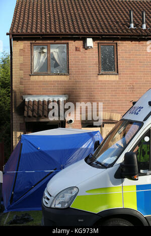 Ein allgemeiner Blick auf ein Anwesen in Birchtrees Drive, Tile Cross, Birmingham, da ein 56-jähriger Mann nach einem Brand in seinem Haus um sein Leben kämpft - wobei die Polizei sagt, dass der Brand ein Brandanschlag gewesen sein könnte, der durch ein Feuerwerk ausgelöst wurde. Stockfoto