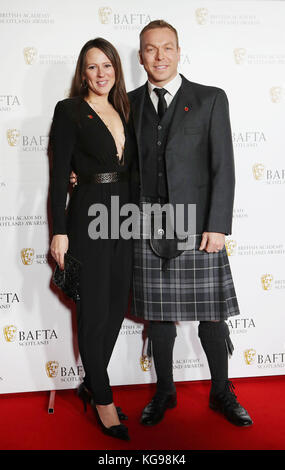 Sir Chris Hoy und seine Frau Sarra kommen für die British Academy Scottish Awards im Radisson Blu Hotel in Glasgow an. Stockfoto