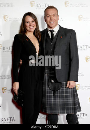 Sir Chris Hoy und seine Frau Sarra kommen für die British Academy Scottish Awards im Radisson Blu Hotel in Glasgow an. Stockfoto