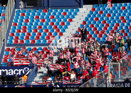 Valencia, Spanien. November 2017. Girona-Fans beim spanischen La-Liga-Spiel zwischen Levante UD und Girona CF im Ciutat de Valencia Stadium am 5. November 2017. Quelle: Gtres Información más Comuniación online, S.L./Alamy Live News Stockfoto