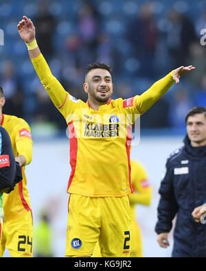 Rostock, Deutschland. November 2017. Schlussjubel: Burak Camoglu (KSC). GES./Fussball/3. Liga: Hansa Rostock - Karlsruher SC, 05.11.2017 |Nutzung weltweit Credit: dpa/Alamy Live News Stockfoto