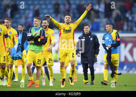 Rostock, Deutschland. November 2017. Schlussjubel: Burak Camoglu (KSC). GES./Fussball/3. Liga: Hansa Rostock - Karlsruher SC, 05.11.2017 |Nutzung weltweit Credit: dpa/Alamy Live News Stockfoto