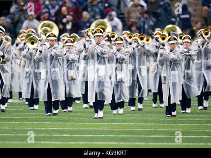 November 04, 2017: Notre Dame Band führt vor der NCAA Football Spiel Action zwischen dem Wake Forest Demon Diakone und die Notre Dame Fighting Irish im Notre Dame Stadium in South Bend, Indiana. Notre Dame besiegte Spur-Wald 48-37. Johann Mersits/CSM Stockfoto