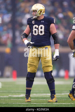 November 04, 2017: Notre Dame Offensive Lineman Mike McGlinchey (68) während der NCAA Football Spiel Action zwischen dem Wake Forest Demon Diakone und die Notre Dame Fighting Irish im Notre Dame Stadium in South Bend, Indiana. Notre Dame besiegte Spur-Wald 48-37. Johann Mersits/CSM Stockfoto