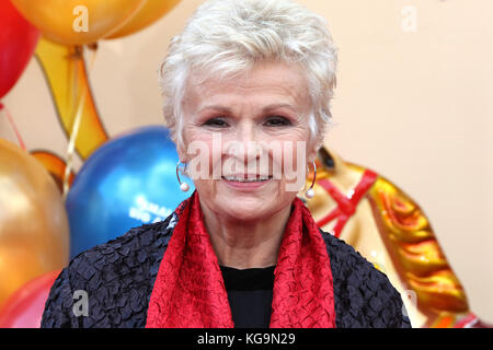 London, Großbritannien. 5. November 2017. Julie Walters, Paddington 2 - Weltpremiere, BFI Southbank, London, UK. 05 Nov, 2017. Foto von Richard Goldschmidt Credit: Rich Gold/Alamy leben Nachrichten Stockfoto