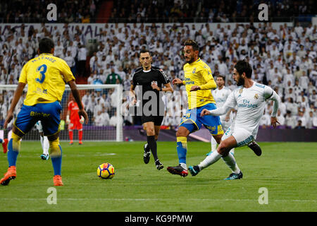 Alberto AQUILANI Player (25), UD Las Palmas. Francisco römischen Alarcon (22) von Real Madrid Spieler. La Liga zwischen Real Madrid vs UD Las Palmas im Santiago Bernabeu in Madrid, Spanien, 5. November 2017. Credit: Gtres Información más Comuniación auf Linie, S.L./Alamy leben Nachrichten Stockfoto