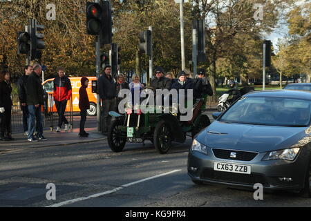 Sussex, UK. 5 Nov, 2017. Hunderte von pre-1905 veteran Kraftfahrzeuge, einschließlich dieses 1904 Stern, an den jährlichen London Brighton Run. Credit: Roland ravenhill/alamy leben Nachrichten Stockfoto