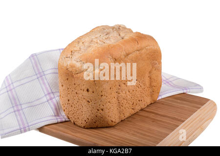Hausgemachtes Vollkornbrot Dinkel und weißes Mehl Brot auf weißem Hintergrund, gebackene Brot. Stockfoto