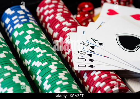 Casino Poker chips, Würfel und Karten Stockfoto
