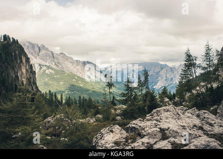 Anzeigen von Forcella Formin bei Croda da Lago. Cortina D'Ampezzo, Dolomiten, Italien Stockfoto