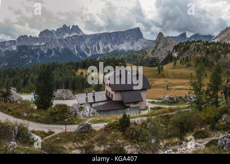 Cinque Torri Hütte in Cortina D'Ampezzo, Dolomiten, Italien Stockfoto