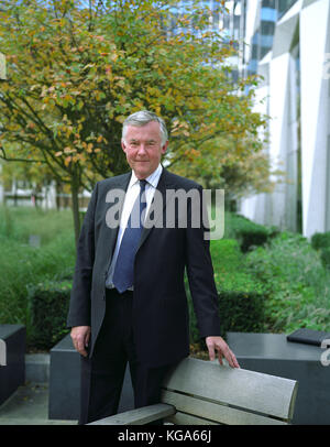 Sir Derek Wanless, Leiter der Langlebigkeit Science Advisory Panel an Rechtliche und Allgemeine, in ihren Büros in der City von London fotografiert. Foto von michae Stockfoto